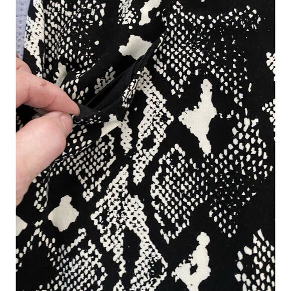 NWOT J McLaughlin Sz M Snake Print Blk White Pockets Keyhole Back 3/4 Slv Dress - Picture 9 of 13